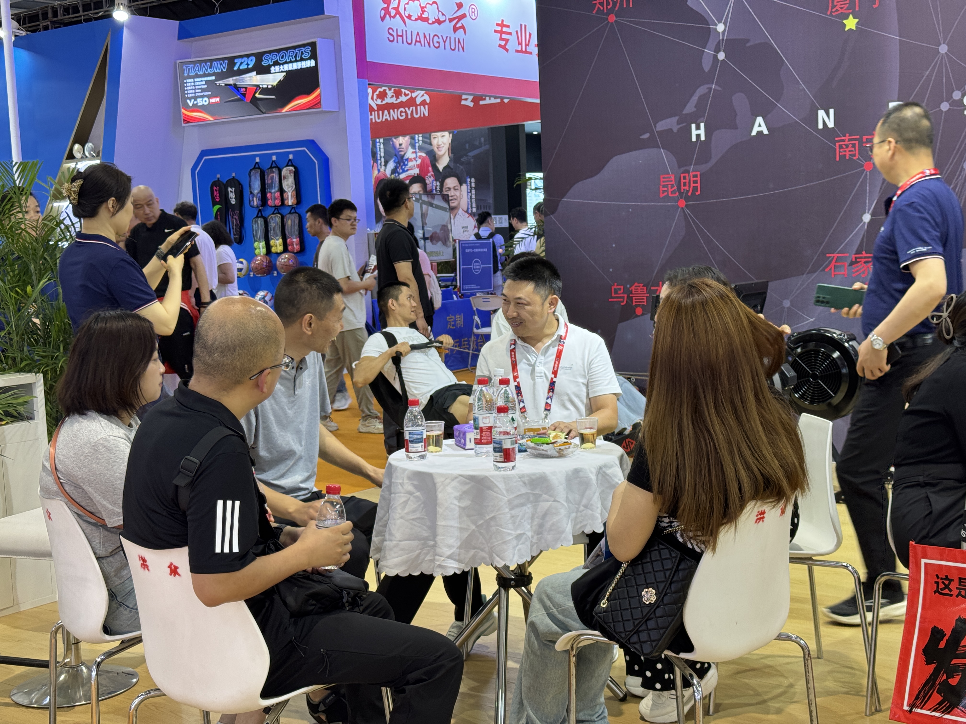 悍德森健身器材参展南昌体博会，现场火爆